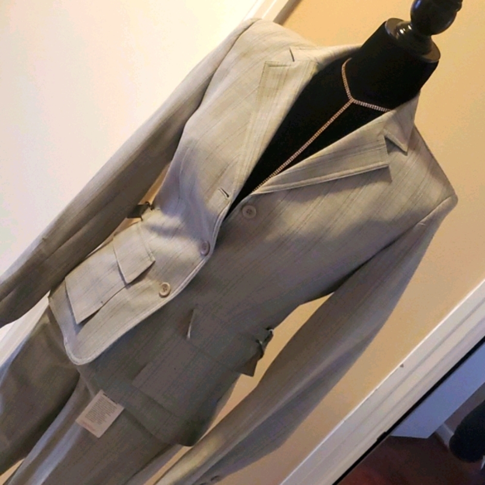 Express Design Studio 2 pc suit